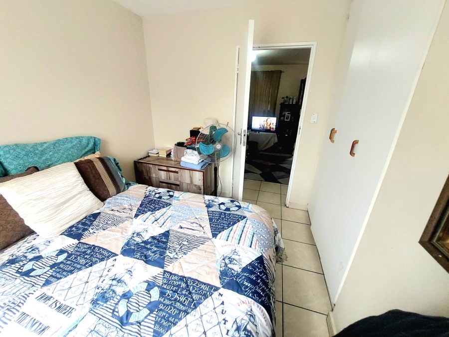 2 Bedroom Property for Sale in Oakglen Western Cape
